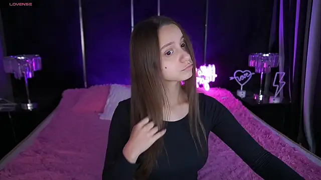 Snapshot of TinyNatalie chatting on 12-02-25, 03:40 TinyNatalie online show from 12-02-25, 03:40