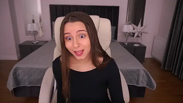 Snapshot of TinyNatalie chatting on 12-15-25, 02:38 TinyNatalie online show from 12-15-25, 02:38