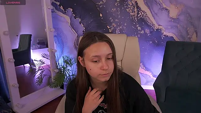 TinyNatalie online show from 06-08-26, 12:49