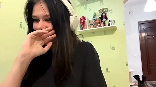 Snapshot of TraceeSchutt chatting on 12-03-25, 08:29 TraceeSchutt online show from 12-03-25, 08:29