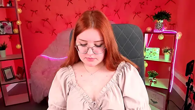 Snapshot of StaceyJensen chatting on 12-02-25, 09:25 StaceyJensen online show from 12-02-25, 09:25