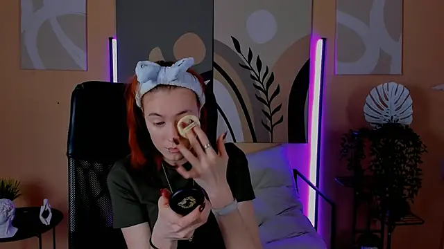 SierraHarper online show from 12-04-25, 07:50