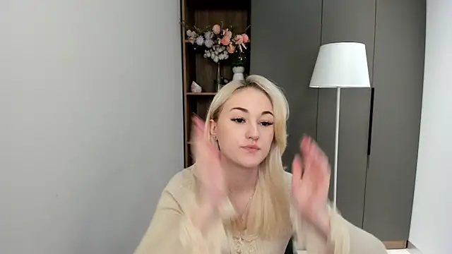 Snapshot of CandiRinebold chatting on 11-24-25, 06:57 CandiRinebold online show from 11-24-25, 06:57