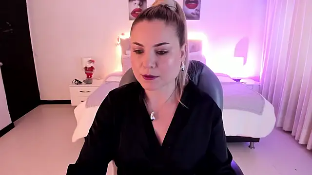 Snapshot of Violeta_Hotter chatting on 12-04-25, 11:08 Violeta Hotter online show from 12-04-25, 11:08