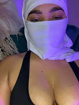 Snapshot of Lmalak_1 chatting on 12-04-25, 09:56 Lmalak 1 online show from 12-04-25, 09:56