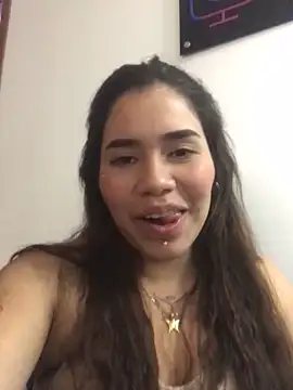 Saraa lips online show from 12-16-25, 01:05