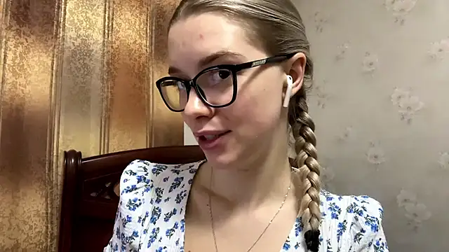 Snapshot of MichikoWienandt chatting on 11-26-25, 05:08 MichikoWienandt online show from 11-26-25, 05:08