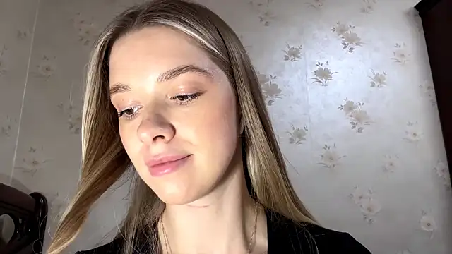 Snapshot of MichikoWienandt chatting on 12-14-25, 02:11 MichikoWienandt online show from 12-14-25, 02:11