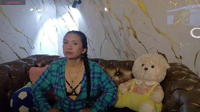 Snapshot of Cloe16_ chatting on 12-14-25, 02:39 Cloe16 online show from 12-14-25, 02:39