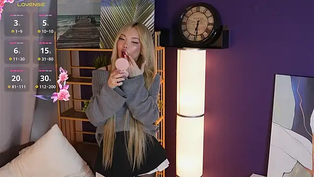 Snapshot of DeliciaKingdom chatting on 12-16-25, 03:44 DeliciaKingdom online show from 12-16-25, 03:44