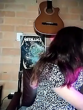 Snapshot of JennBenett_ chatting on 12-04-25, 11:52 JennBenett online show from 12-04-25, 11:52