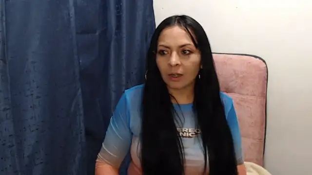 Snapshot of Paolahotty chatting on 12-14-25, 10:47 Paolahotty online show from 12-14-25, 10:47