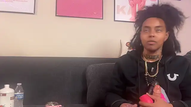 Snapshot of seductivefreak7 chatting on 11-29-25, 08:39 seductivefreak7 online show from 11-29-25, 08:39