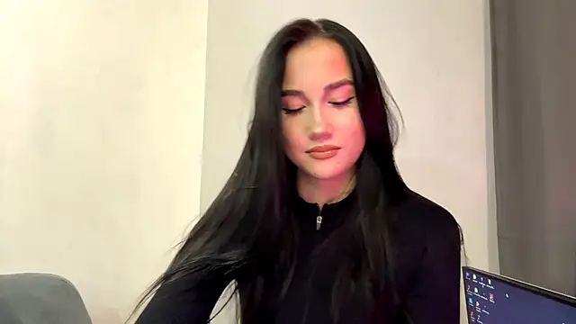 Snapshot of Beautyofnlka chatting on 11-25-25, 01:00 Beautyofnlka online show from 11-25-25, 01:00