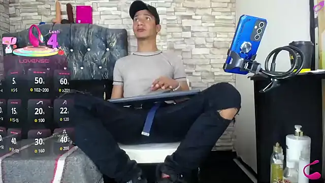 Snapshot of stefanodj chatting on 12-14-25, 05:57 stefanodj online show from 12-14-25, 05:57