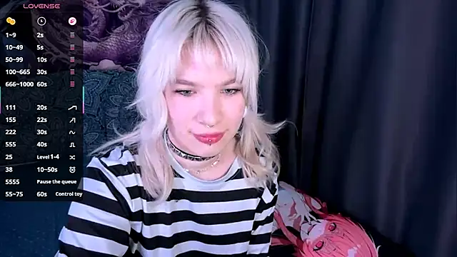 Snapshot of LolaDollyMur chatting on 12-13-25, 08:04 LolaDollyMur online show from 12-13-25, 08:04