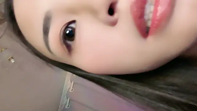 Snapshot of GD-girl001 chatting on 11-27-25, 02:19 GD-girl001 online show from 11-27-25, 02:19