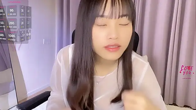 Snapshot of GD-girl001 chatting on 12-14-25, 04:01 GD-girl001 online show from 12-14-25, 04:01