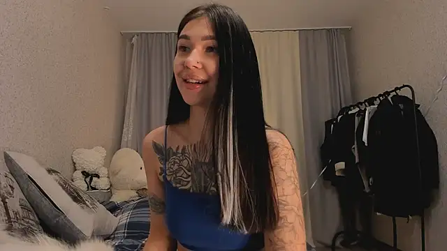 Snapshot of SakuraVibe chatting on 11-28-25, 03:47 SakuraVibe online show from 11-28-25, 03:47