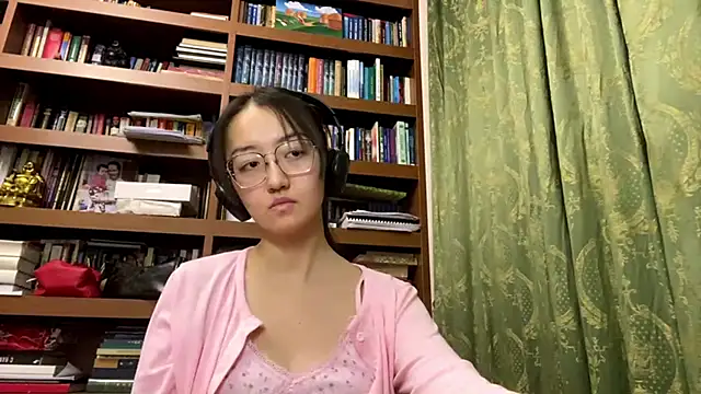 Snapshot of LinaClous chatting on 01-17-26, 06:44 LinaClous online show from 01-17-26, 06:44