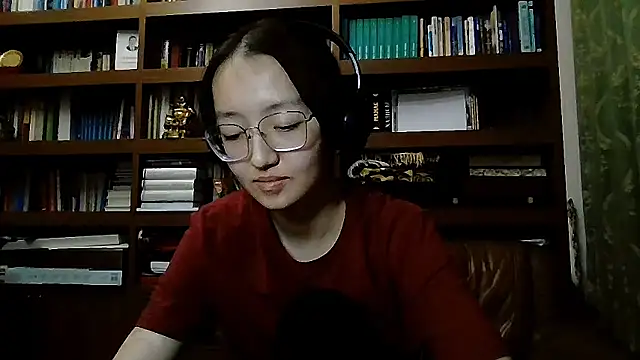 Snapshot of LinaClous chatting on 02-28-26, 02:18 LinaClous online show from 02-28-26, 02:18