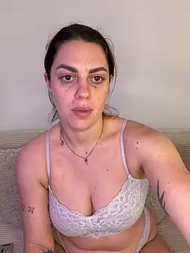 laraslittlesecrett online show from 04-05-26, 01:19