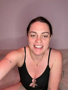 laraslittlesecrett online show from 04-26-26, 06:38