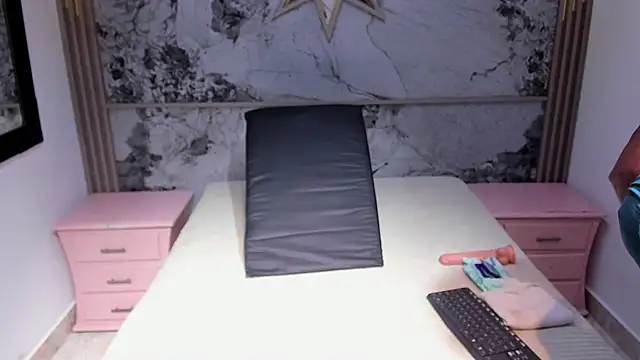 ZoeCollin online show from 01-10-26, 07:26