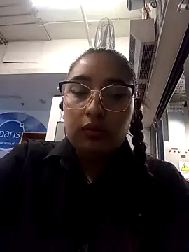 Snapshot of Bizcochitoc4 chatting on 02-17-26, 12:23 Bizcochitoc4 online show from 02-17-26, 12:23