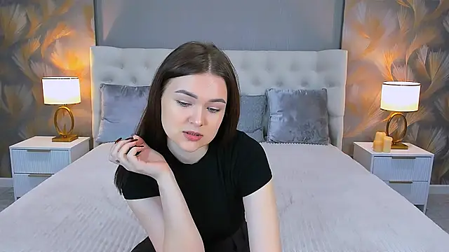 Snapshot of GLORIA_BLOOM chatting on 12-14-25, 08:35 GLORIA BLOOM online show from 12-14-25, 08:35