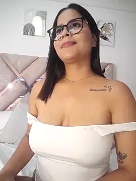 Snapshot of Scarlet-Noir25 chatting on 12-13-25, 10:59 Scarlet-Noir25 online show from 12-13-25, 10:59