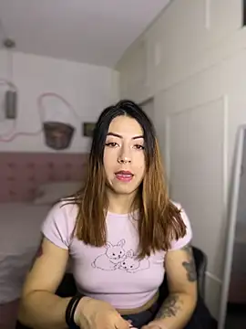 Snapshot of MaddieHunter chatting on 12-04-25, 01:42 MaddieHunter online show from 12-04-25, 01:42