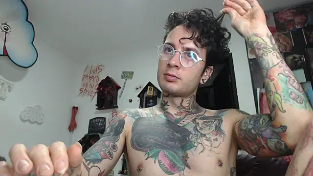 Snapshot of CryBoy13 chatting on 11-24-25, 06:46 CryBoy13 online show from 11-24-25, 06:46