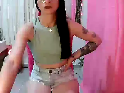 Snapshot of MissDominicc chatting on 12-14-25, 01:22 MissDominicc online show from 12-14-25, 01:22