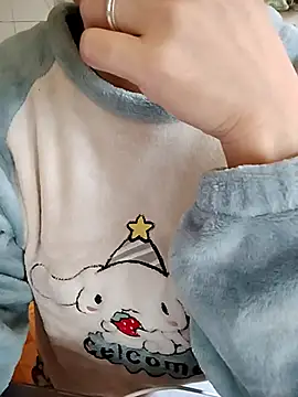 Snapshot of HanniZii chatting on 12-02-25, 03:56 HanniZii online show from 12-02-25, 03:56