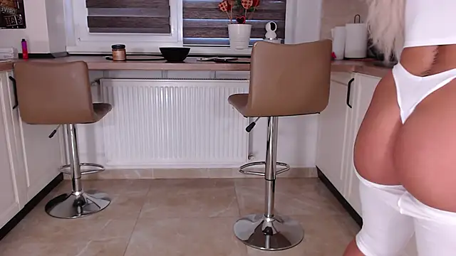 Snapshot of SexyElisabeth chatting on 03-22-25, 08:51 SexyElisabeth online show from 03-22-25, 08:51