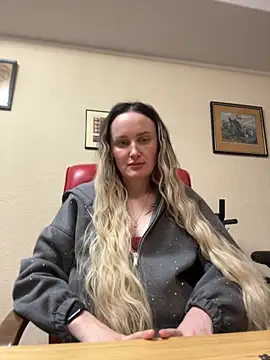 Snapshot of TomilaSi chatting on 11-26-25, 06:20 TomilaSi online show from 11-26-25, 06:20