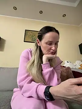 Snapshot of TomilaSi chatting on 11-27-25, 06:10 TomilaSi online show from 11-27-25, 06:10