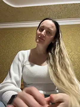 Snapshot of TomilaSi chatting on 12-05-25, 07:21 TomilaSi online show from 12-05-25, 07:21