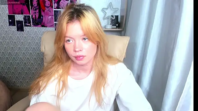 Snapshot of AlysaMeow chatting on 11-25-25, 08:03 AlysaMeow online show from 11-25-25, 08:03