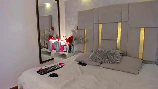 IsisBrown  online show from 02-21-26, 07:59