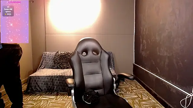 Snapshot of LiamVibes212 chatting on 12-04-25, 04:00 LiamVibes212 online show from 12-04-25, 04:00