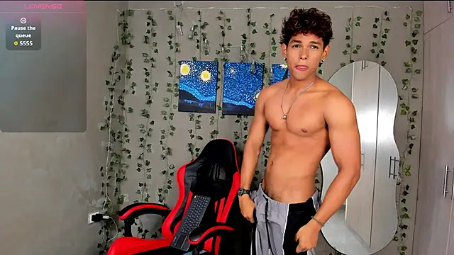 Snapshot of LiamVibes212 chatting on 03-21-26, 01:05 LiamVibes212 online show from 03-21-26, 01:05