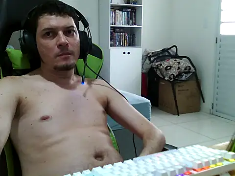 Snapshot of Fussador chatting on 01-12-26, 06:46 Fussador online show from 01-12-26, 06:46