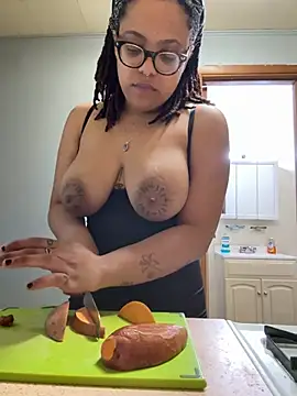 hazeleyedemonx13 online show from 04-21-26, 02:51