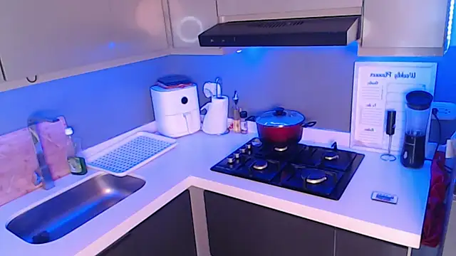 Snapshot of SaraAndrade_ chatting on 12-04-25, 06:27 SaraAndrade online show from 12-04-25, 06:27