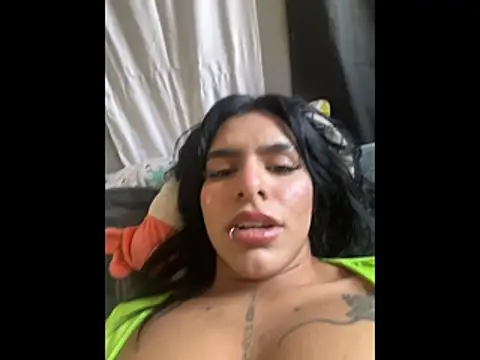 Snapshot of SaraAndrade_ chatting on 12-13-25, 07:53 SaraAndrade online show from 12-13-25, 07:53