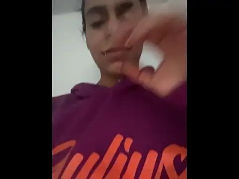 Snapshot of SaraAndrade_ chatting on 12-15-25, 11:03 SaraAndrade online show from 12-15-25, 11:03