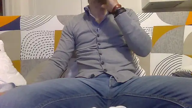 Snapshot of Eroshotlicker chatting on 12-15-25, 09:30 Eroshotlicker online show from 12-15-25, 09:30