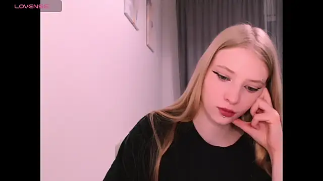 Snapshot of _Milana_Sparkl75_ chatting on 12-05-25, 02:20 Milana Sparkl75 online show from 12-05-25, 02:20